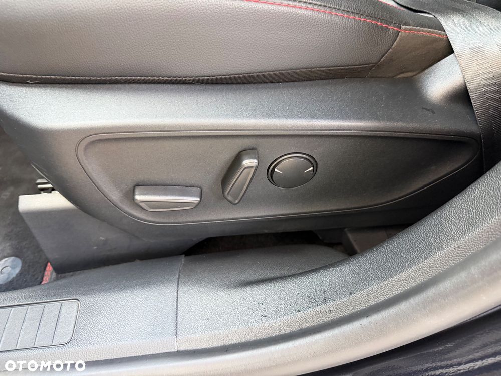 Ford Kuga 1.5 EcoBoost FWD ST-Line X - 26