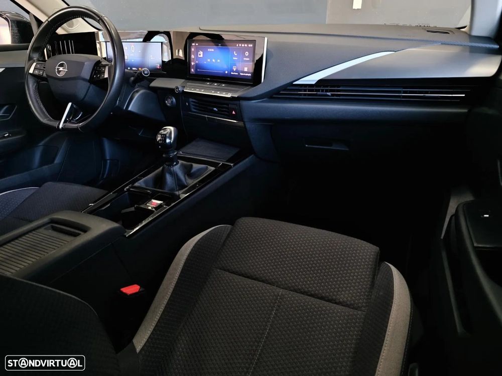 Opel Astra 1.2 T Design & Tech S/S - 37