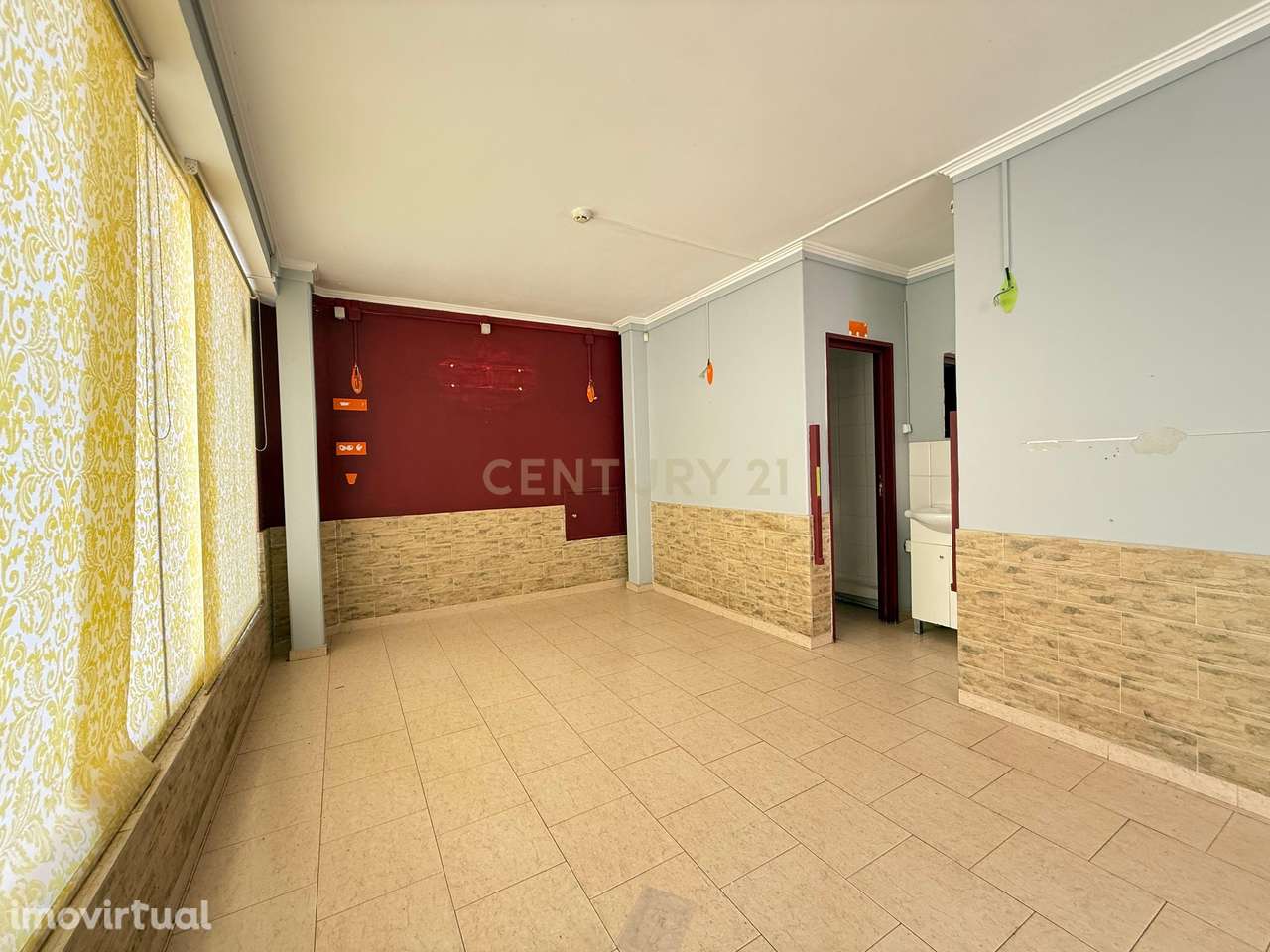 Loja para arrendamento na Av. Jaime Cortesão, em Setúbal - Grande imagem: 2/30