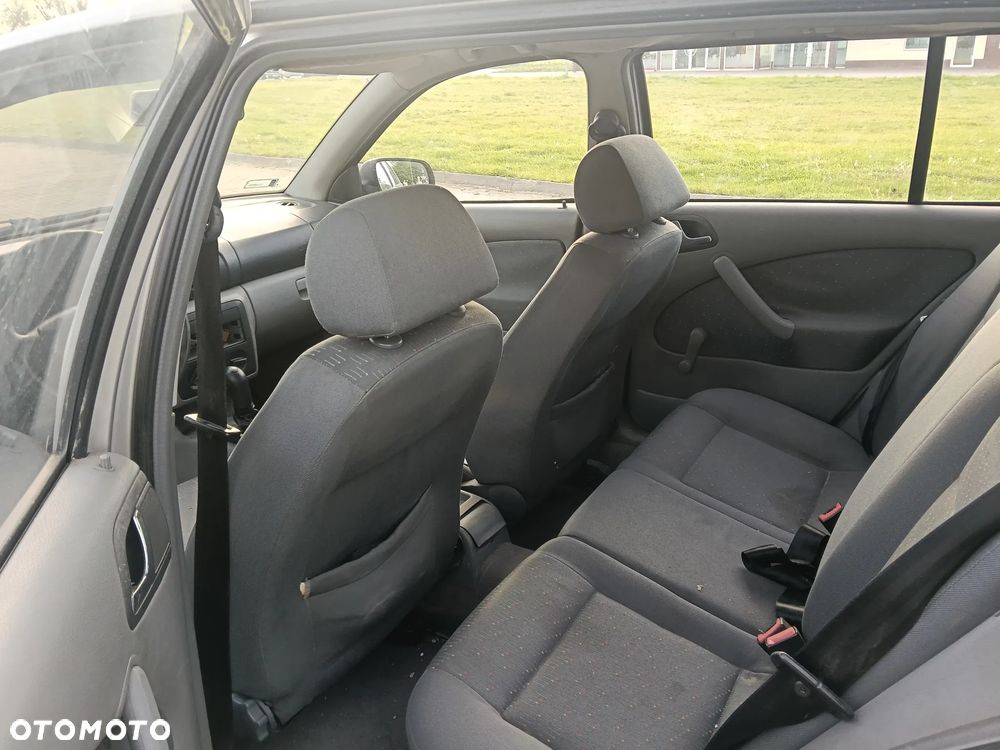 Skoda Octavia 1.6 Ambiente - 10