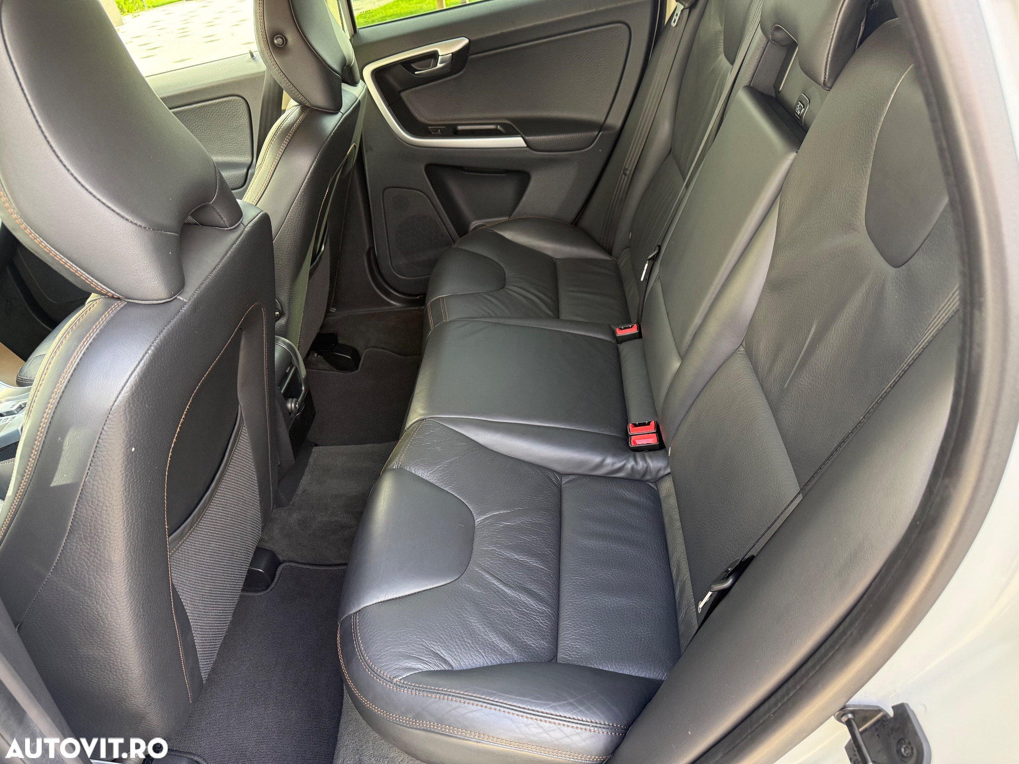 Volvo XC 60 D5 AWD Momentum - 9