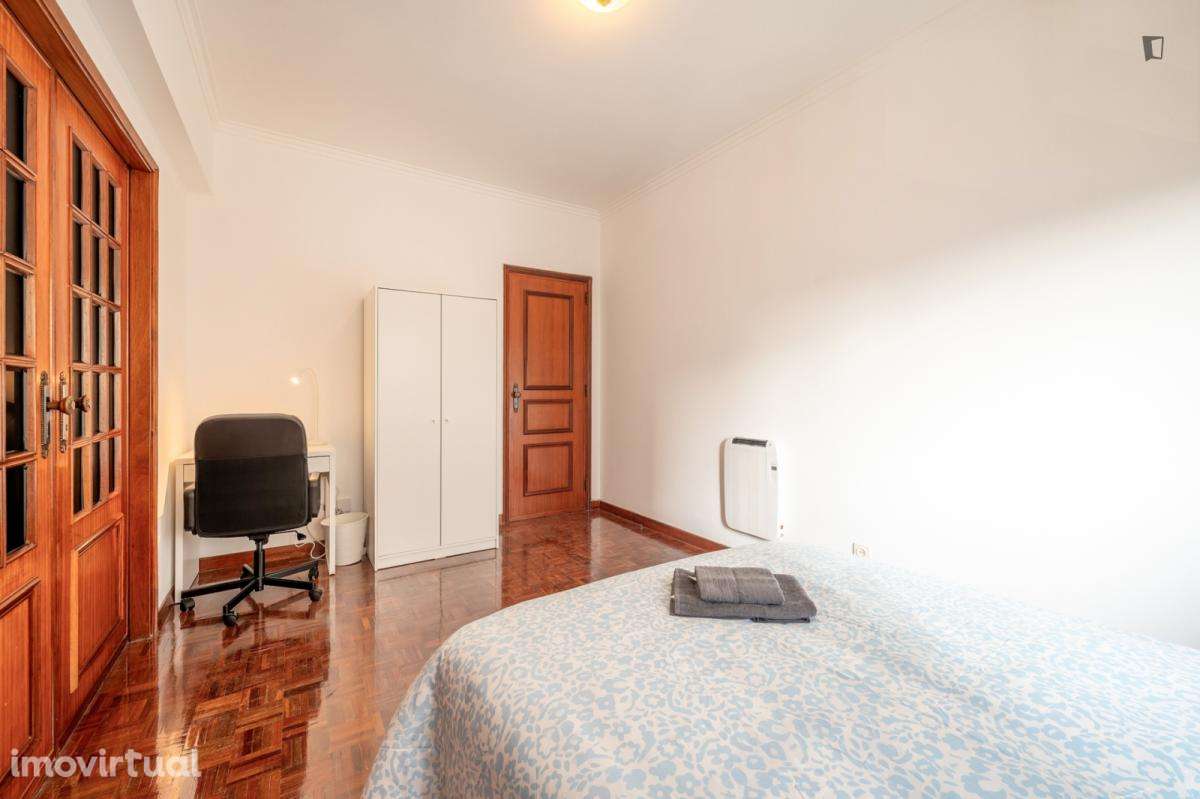 Quarto - localizado em Roma-Areeiro Lisbon - Grande imagem: 4/9