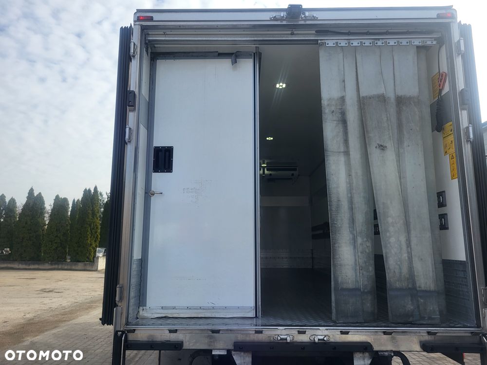 Mercedes-Benz **Mercedes Atego 1524 Chłodnia + Winda Euro 6 2018 / 240 tys. km / 15 EP / Pneumatyka / Tempomat** - 32