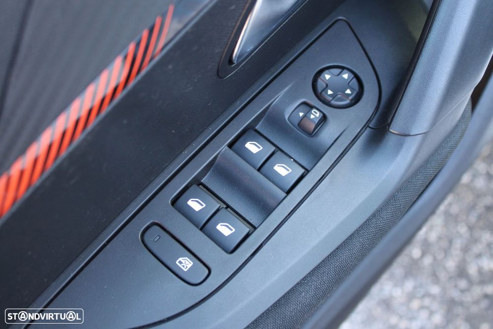 Peugeot 2008 1.2 PureTech Active Pack EAT8 - 5