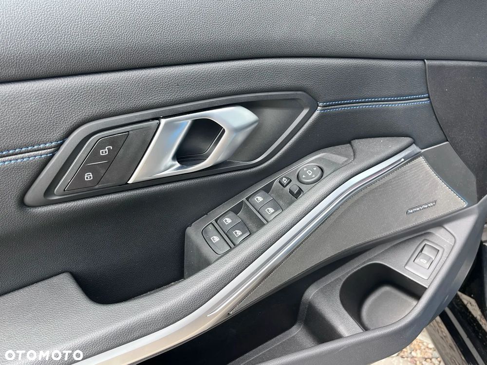 BMW Seria 3 320d xDrive mHEV - 22