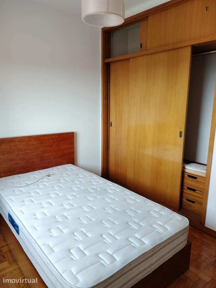 Quarto - localizado em Vilar de Andorinho Porto - Grande imagem: 5/11