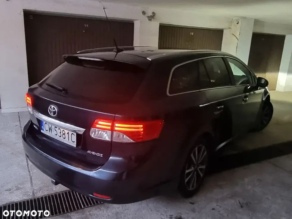 Toyota Avensis 2.0 D-4D Premium - 18