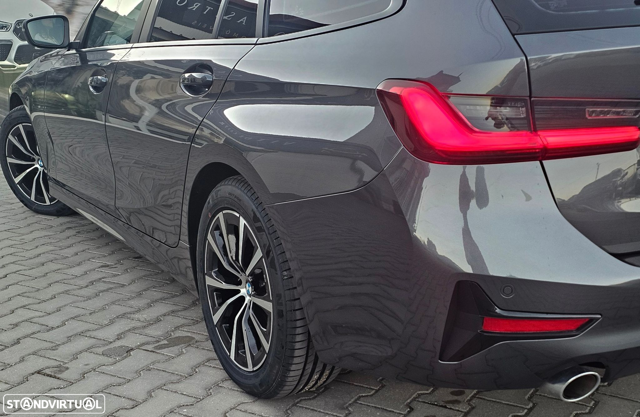 BMW 318 d Touring Auto - 8