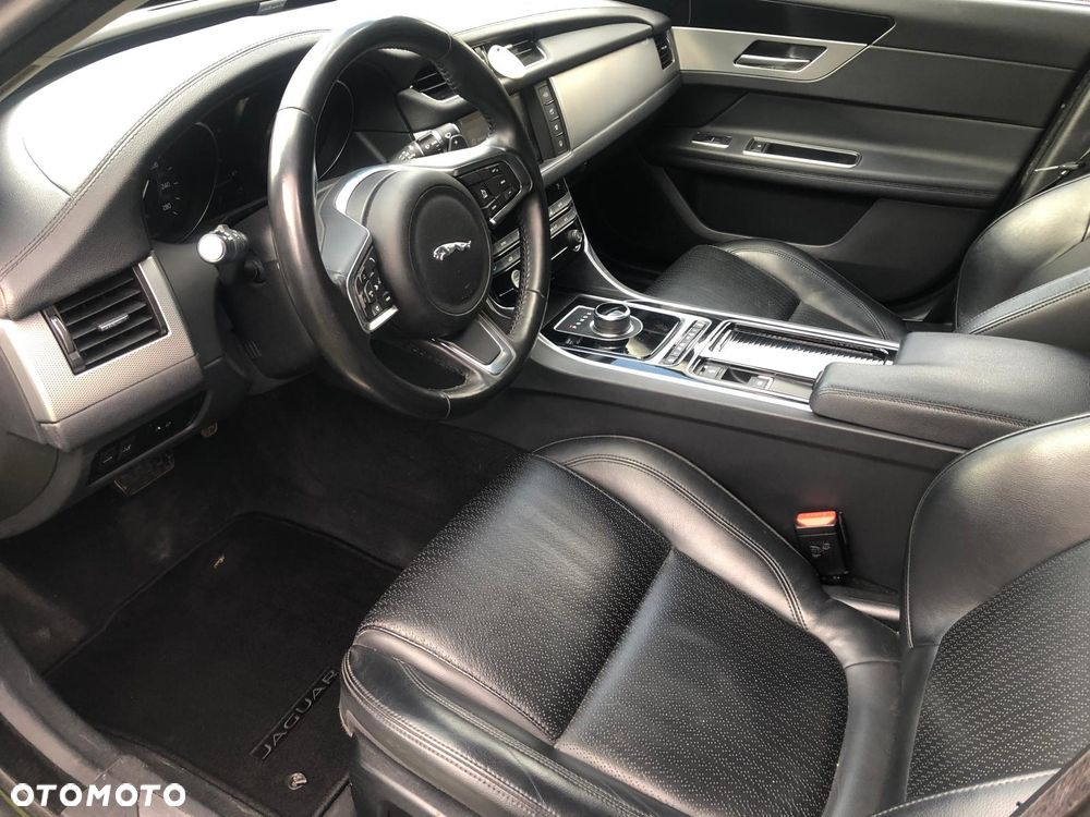 Jaguar XF 2.0 i4D Prestige - 17