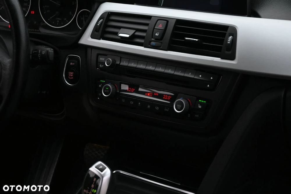 BMW Seria 3 320d DPF Edition Sport - 26