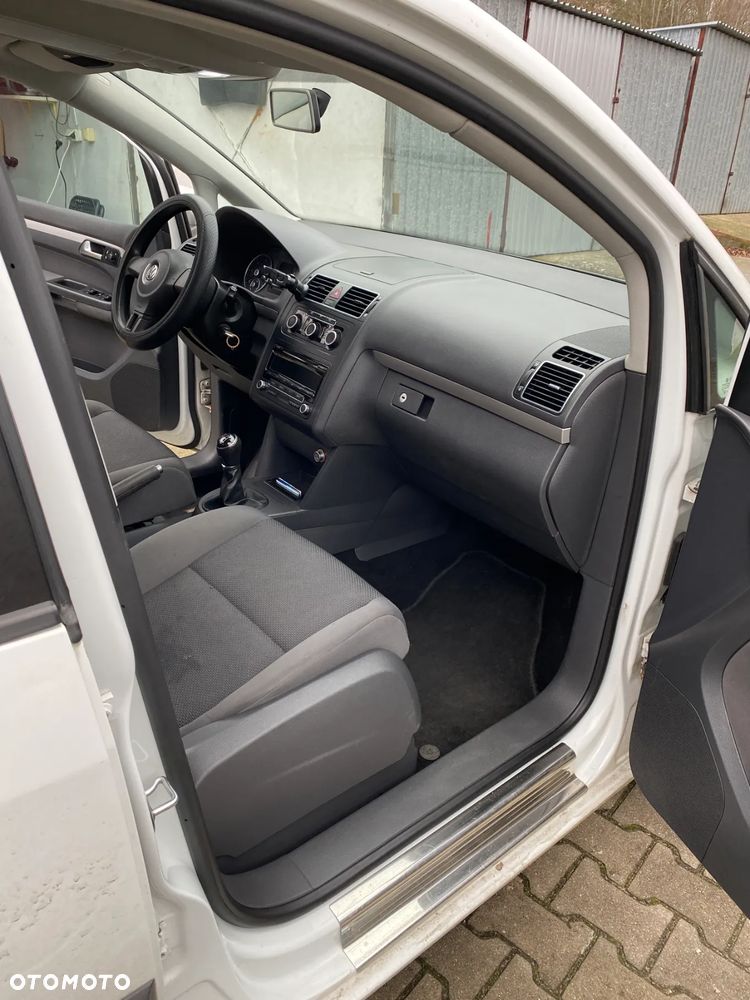 Volkswagen Touran - 17