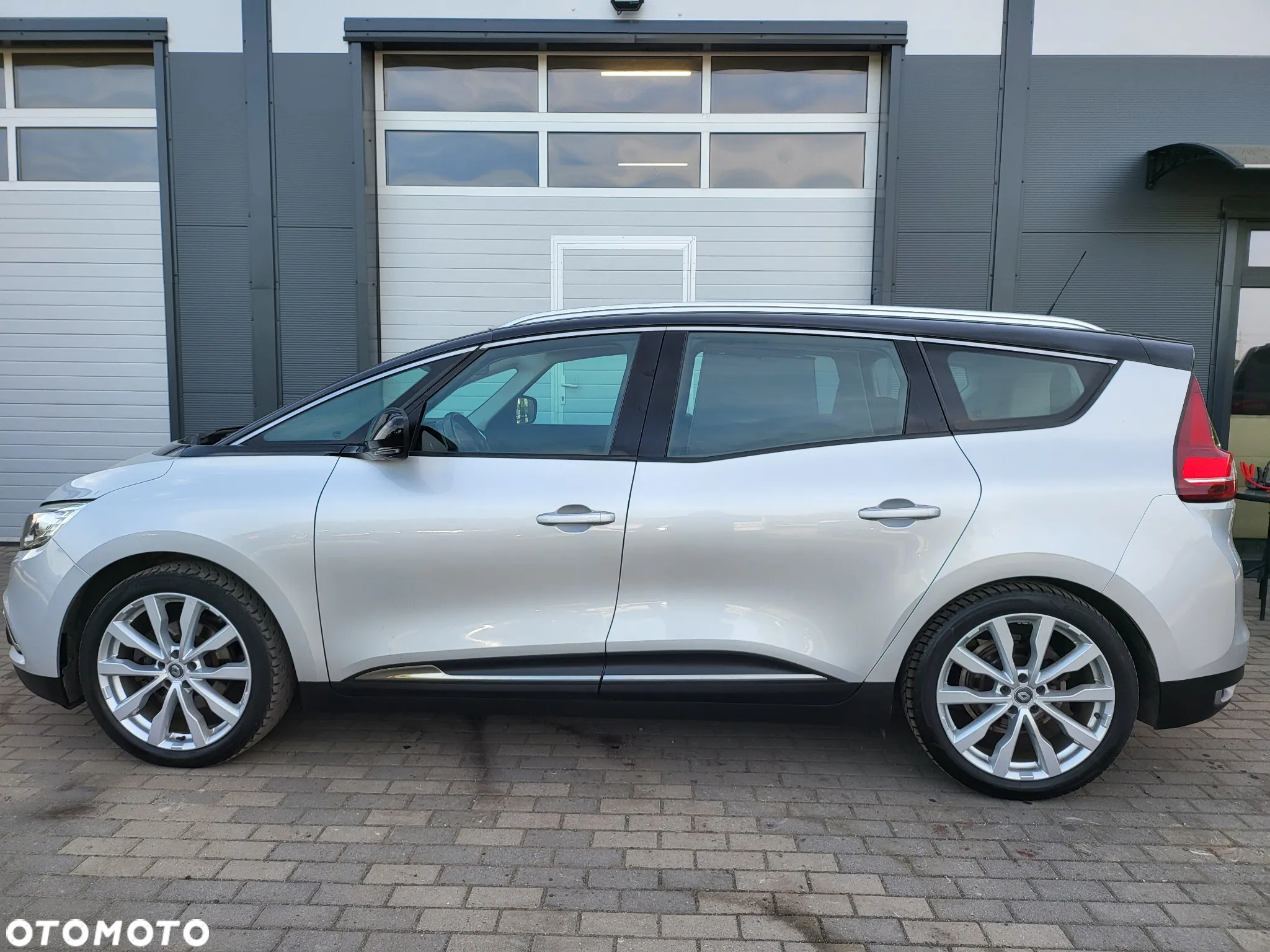 Renault Grand Scenic dCi 110 EDC LIMITED - 32