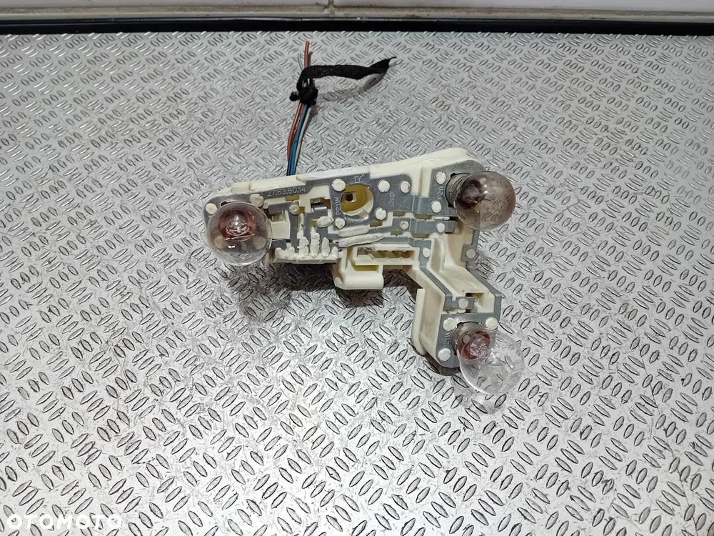 OBUDOWA LAMPY ŻARÓWEK PRAWY TYŁ BMW E90 R2008 SEDAN NR 6937474 - 2