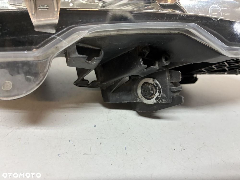 CITROEN C4 I MK1 LAMPA PRZÓD PRZEDNIA PRAWA  EUROPA 9646893880 - 9