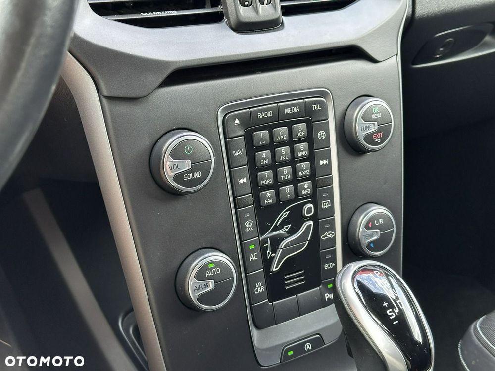 Volvo V40 D3 Geartronic Momentum - 22