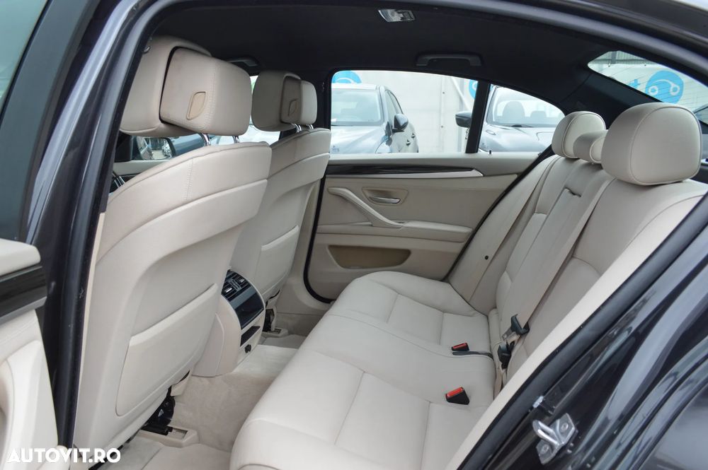 BMW Seria 5 520d Aut. Luxury Line - 26