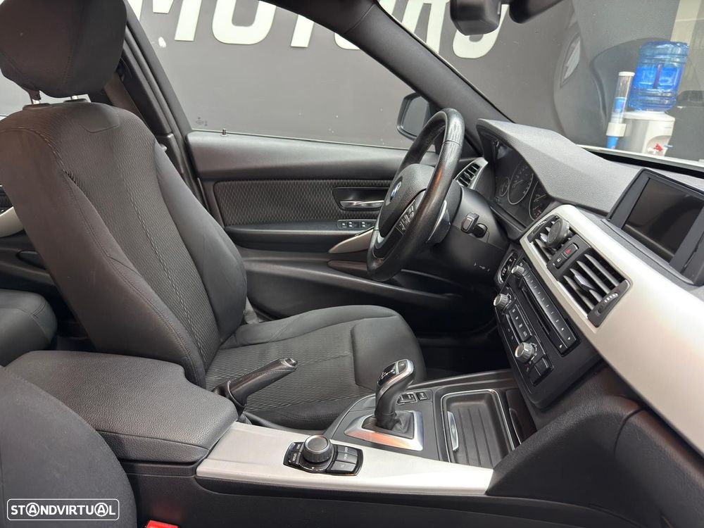 BMW 320 d EfficientDynamics Auto Line Sport - 24