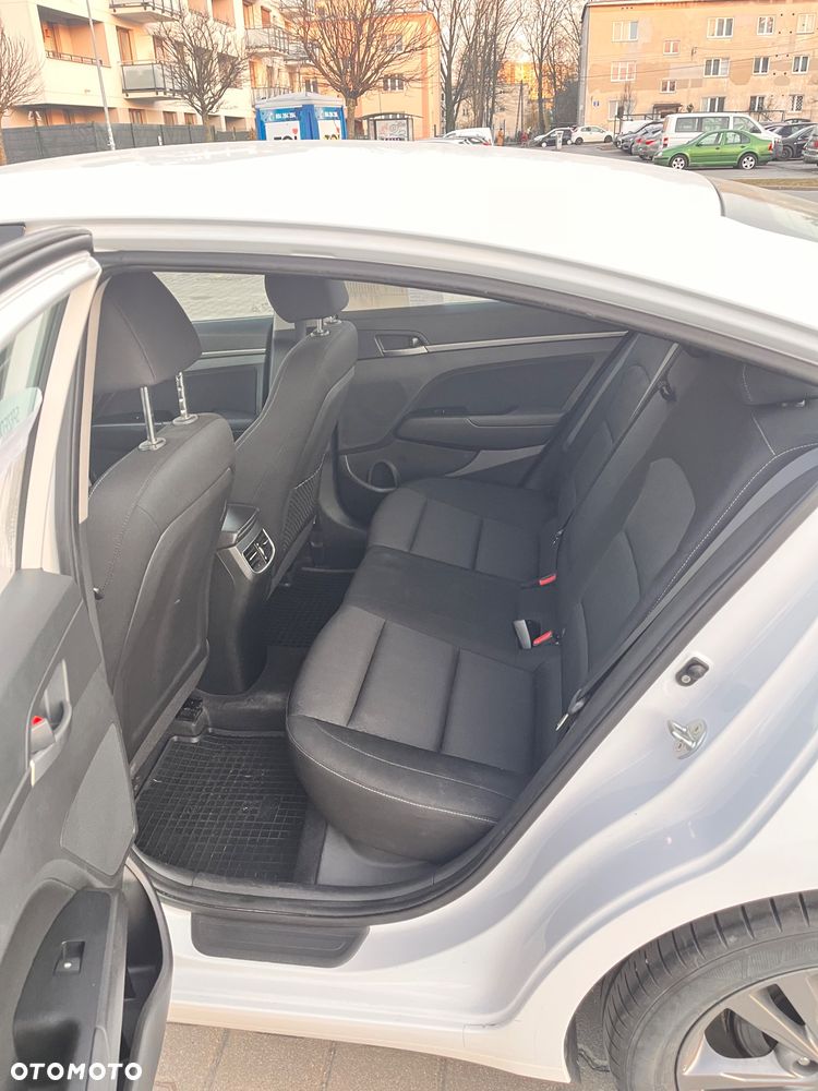 Hyundai Elantra - 11