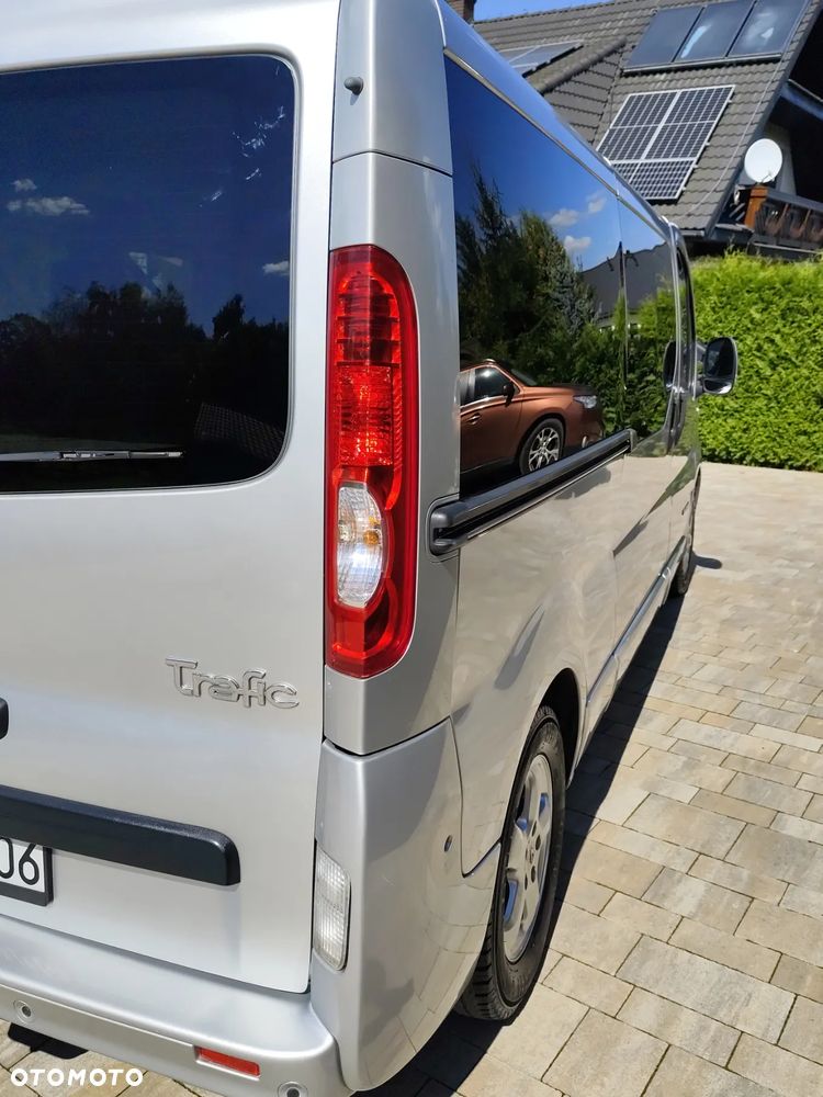 Renault Trafic Grand Passenger Black Edition - 10