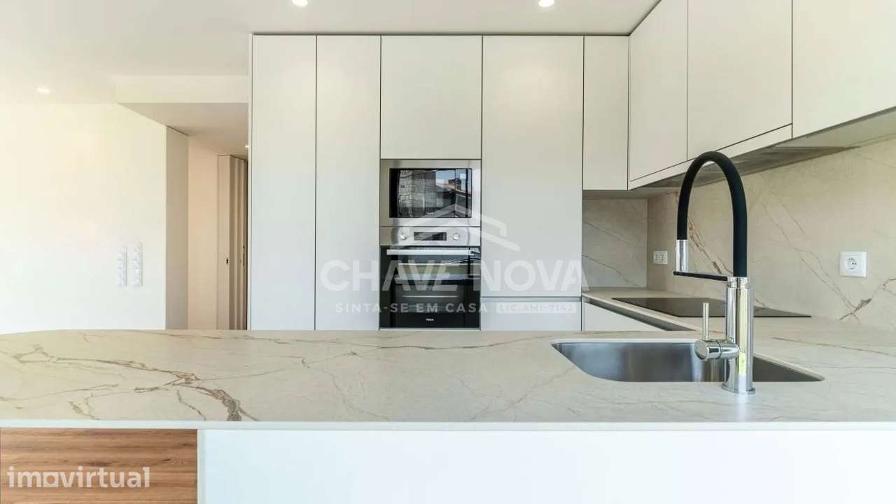 Apartamento T1 Novo c/ Varanda e Lugar de Garagem em Arcozelo (Praias) - Grande imagem: 2/16