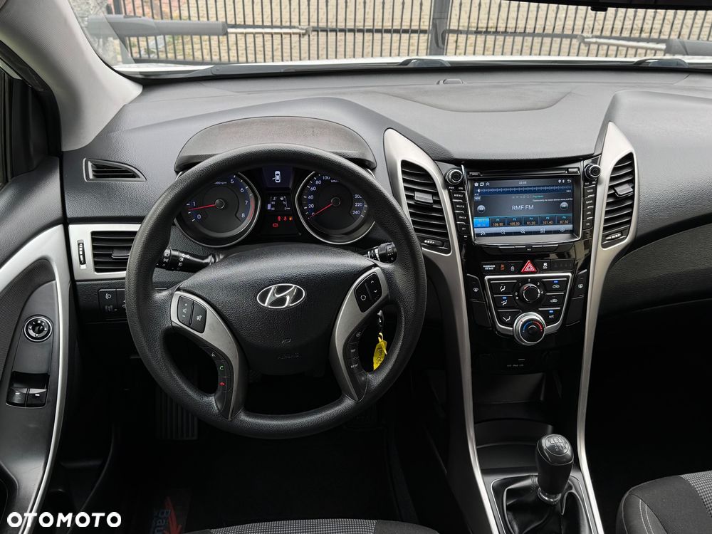 Hyundai i30 blue 1.4 - 12