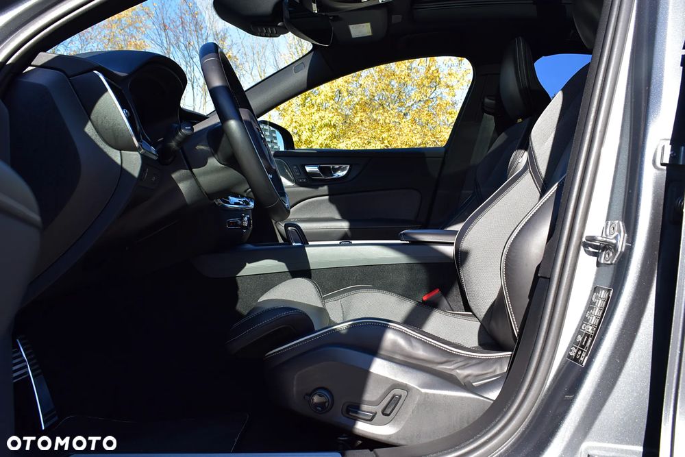 Volvo S60 B5 B AWD R-Design - 5