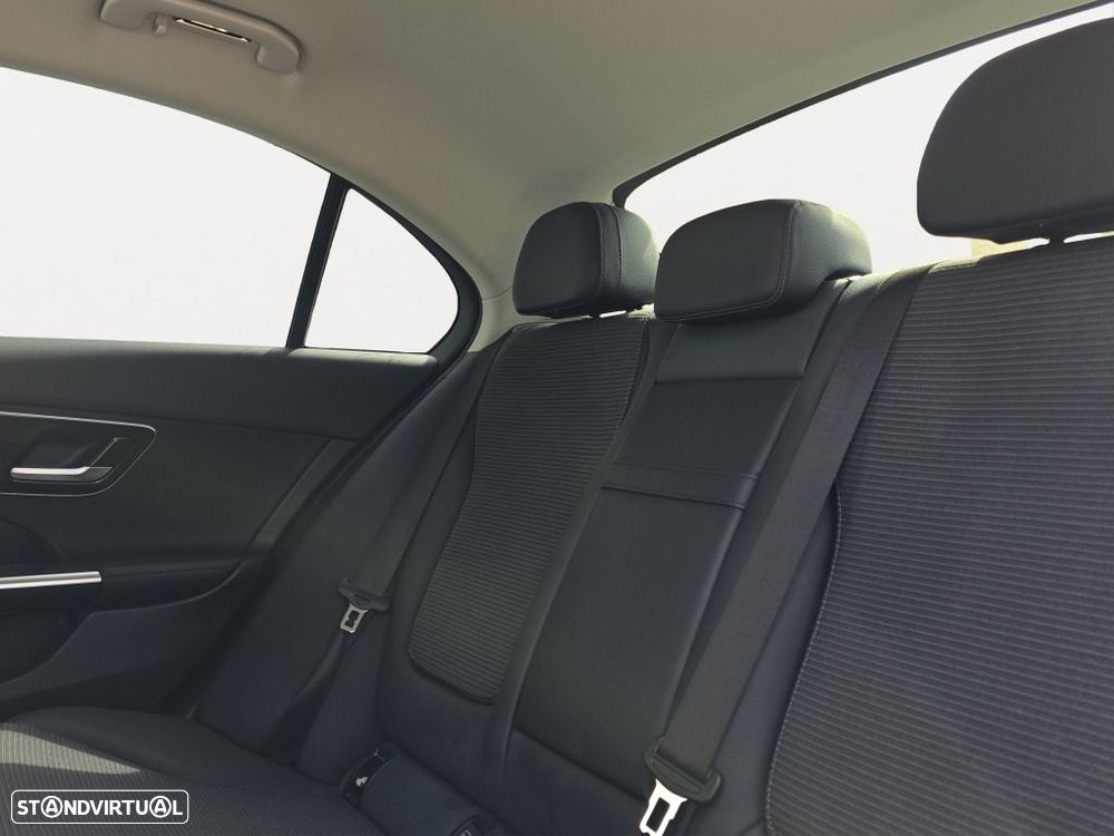 Mercedes-Benz C 300 — fotografia 14