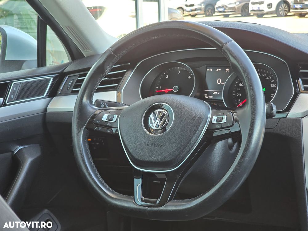 Volkswagen Passat - 23