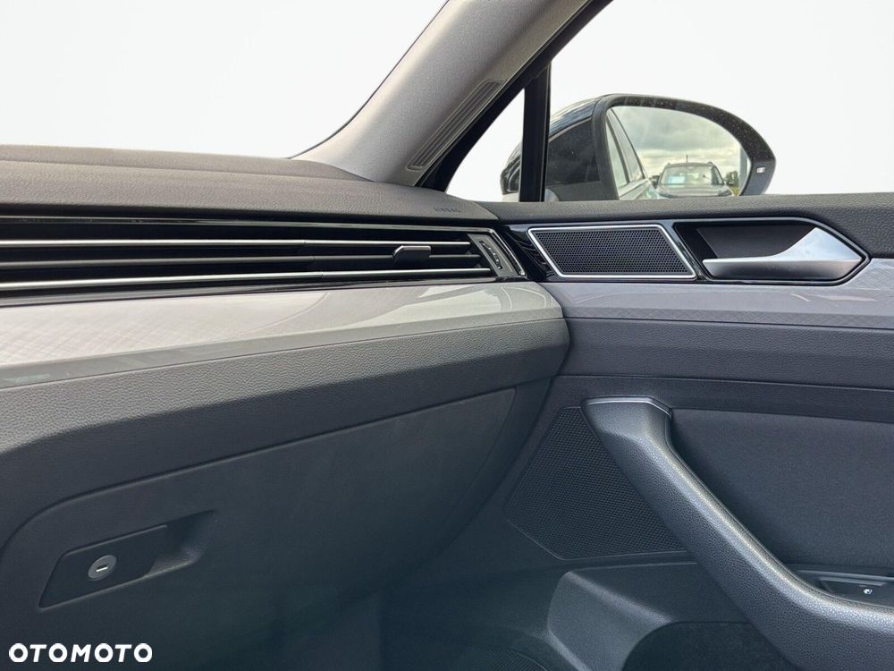 Volkswagen Passat Variant 2.0 TDI SCR Elegance DSG - 27