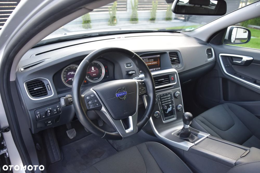 Volvo V60 D3 Momentum - 28