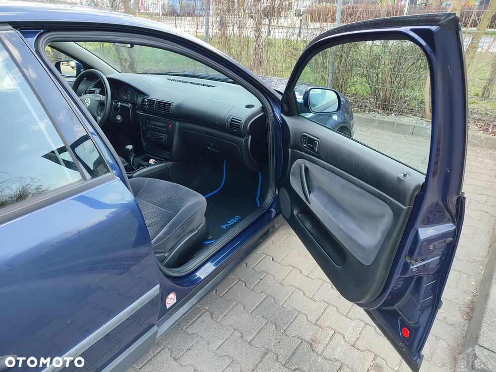Volkswagen Passat 1.6 GL - 11