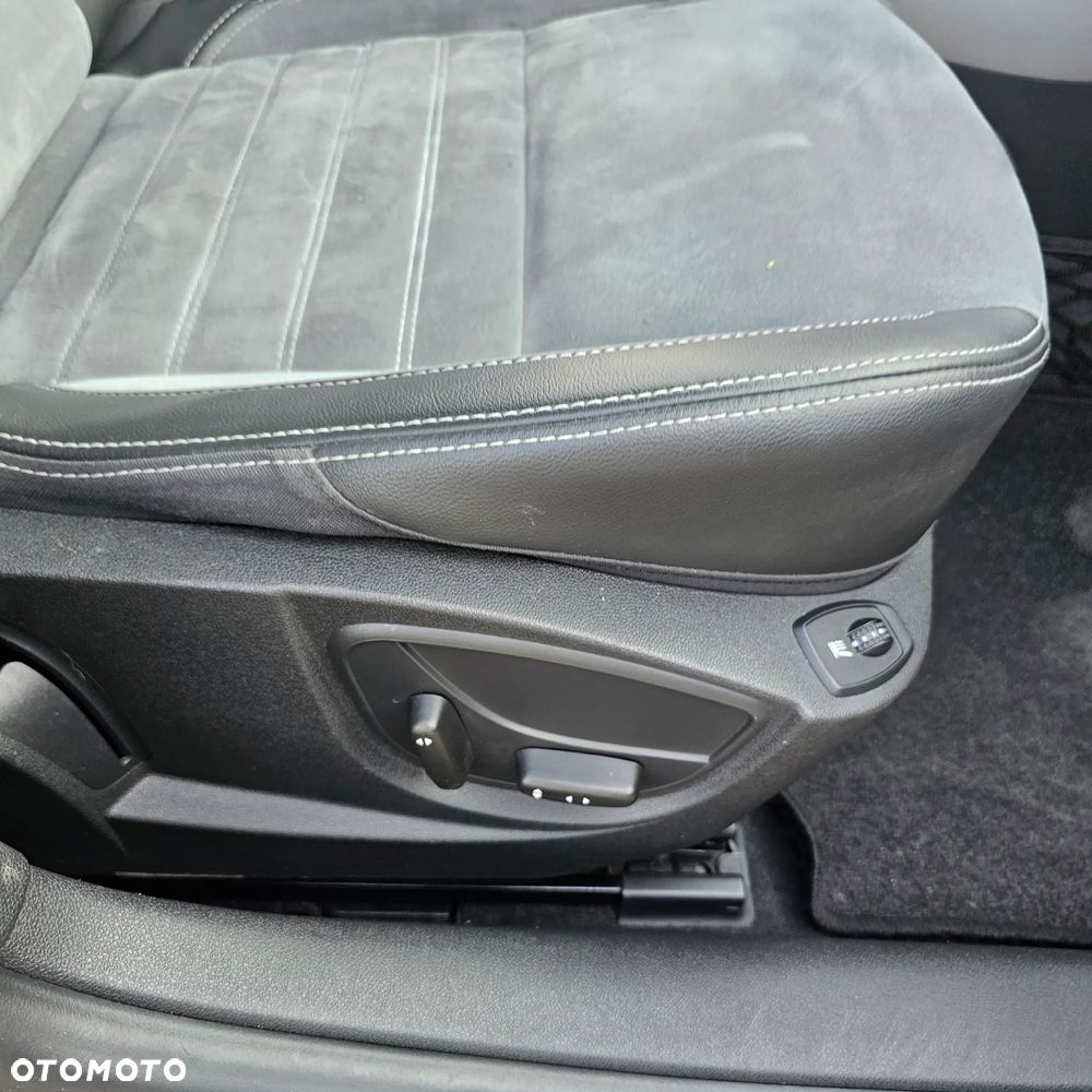 Renault Laguna dCi 180 FAP GT - 12