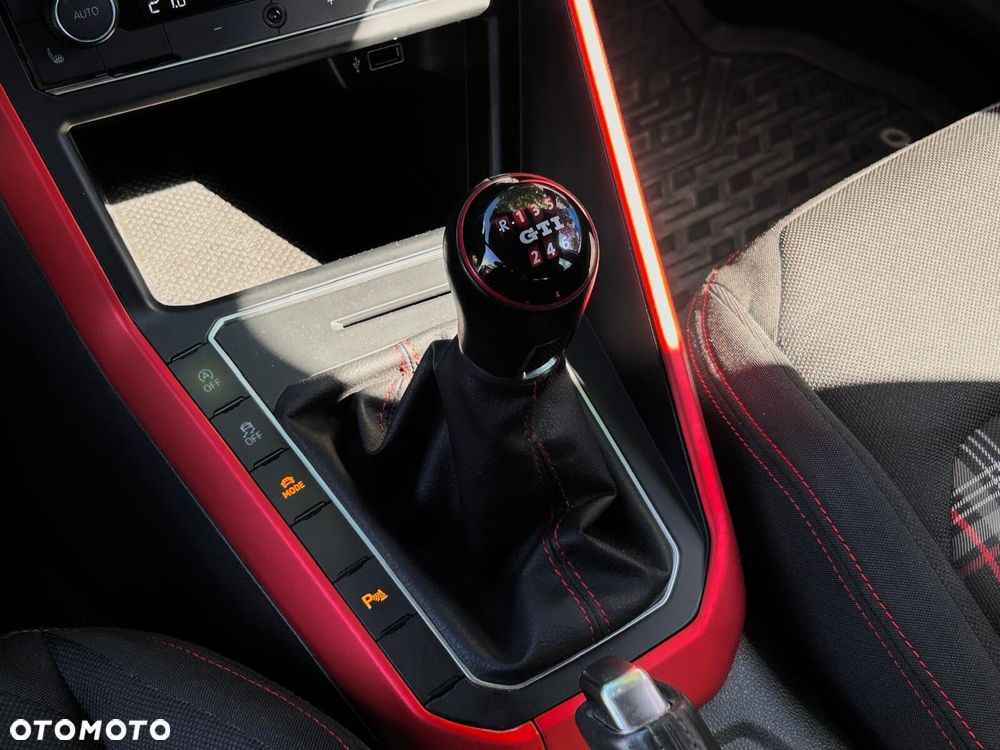 Volkswagen Polo 2.0 TSI GTI - 20