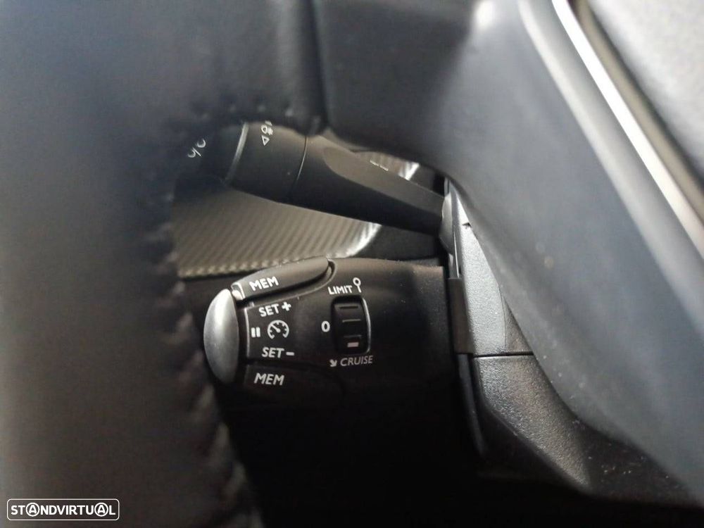 Peugeot 2008 1.2 PureTech Style - 18