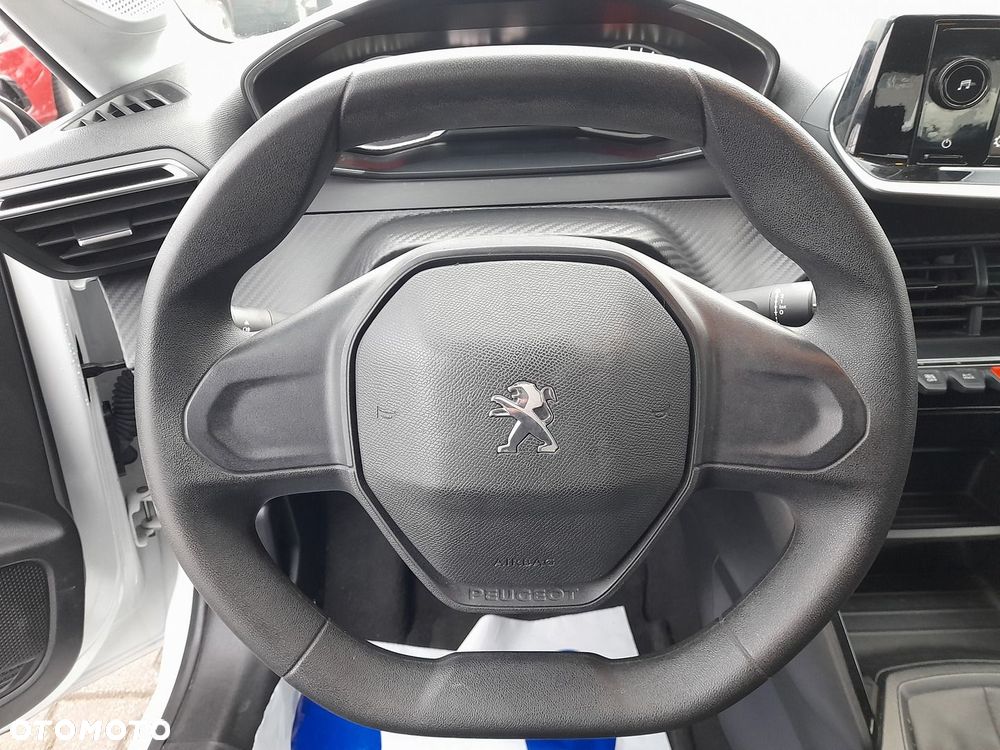 Peugeot 208 - 11