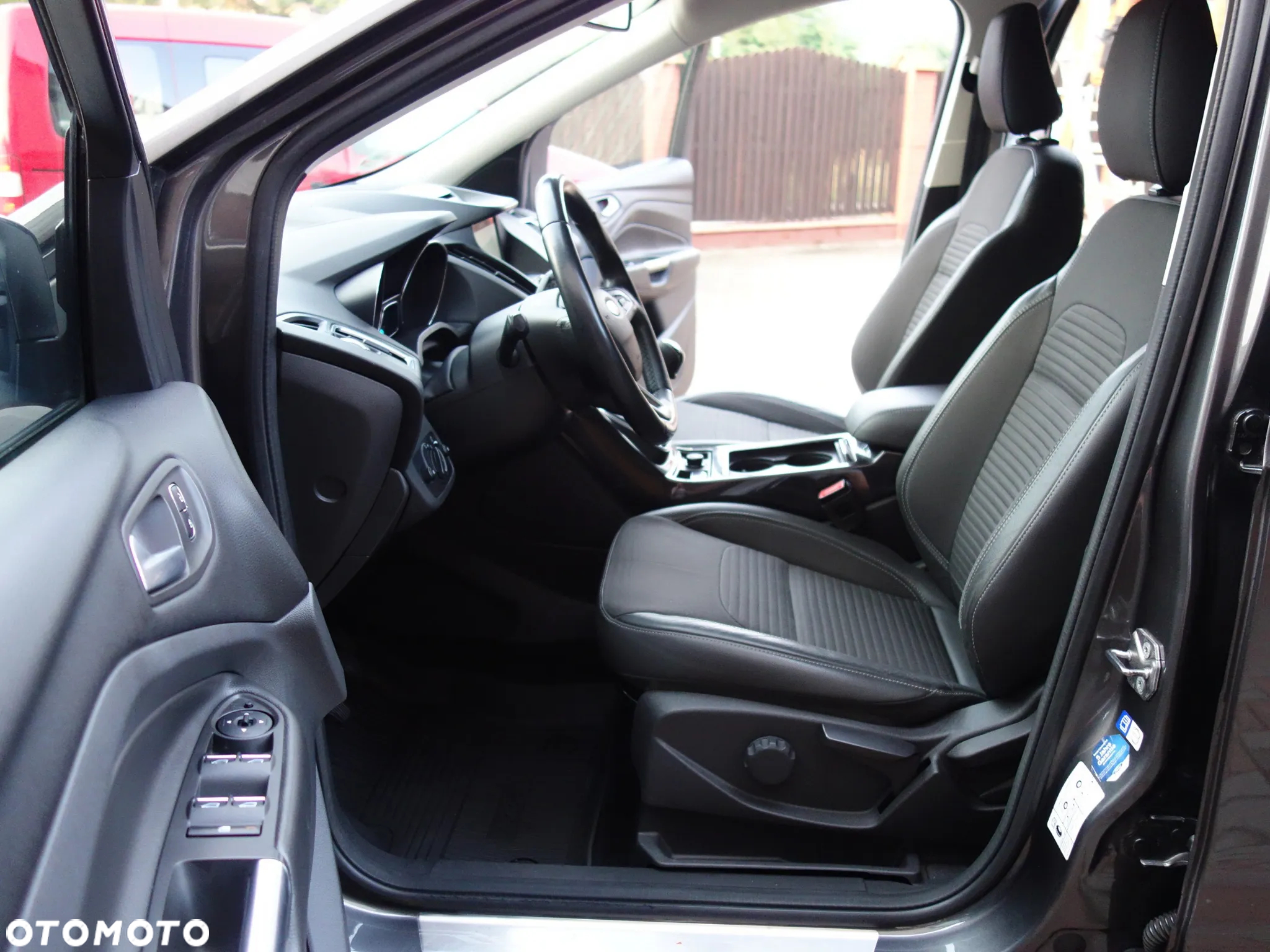 Ford Kuga 2.0 TDCi 4x4 Titanium - 27