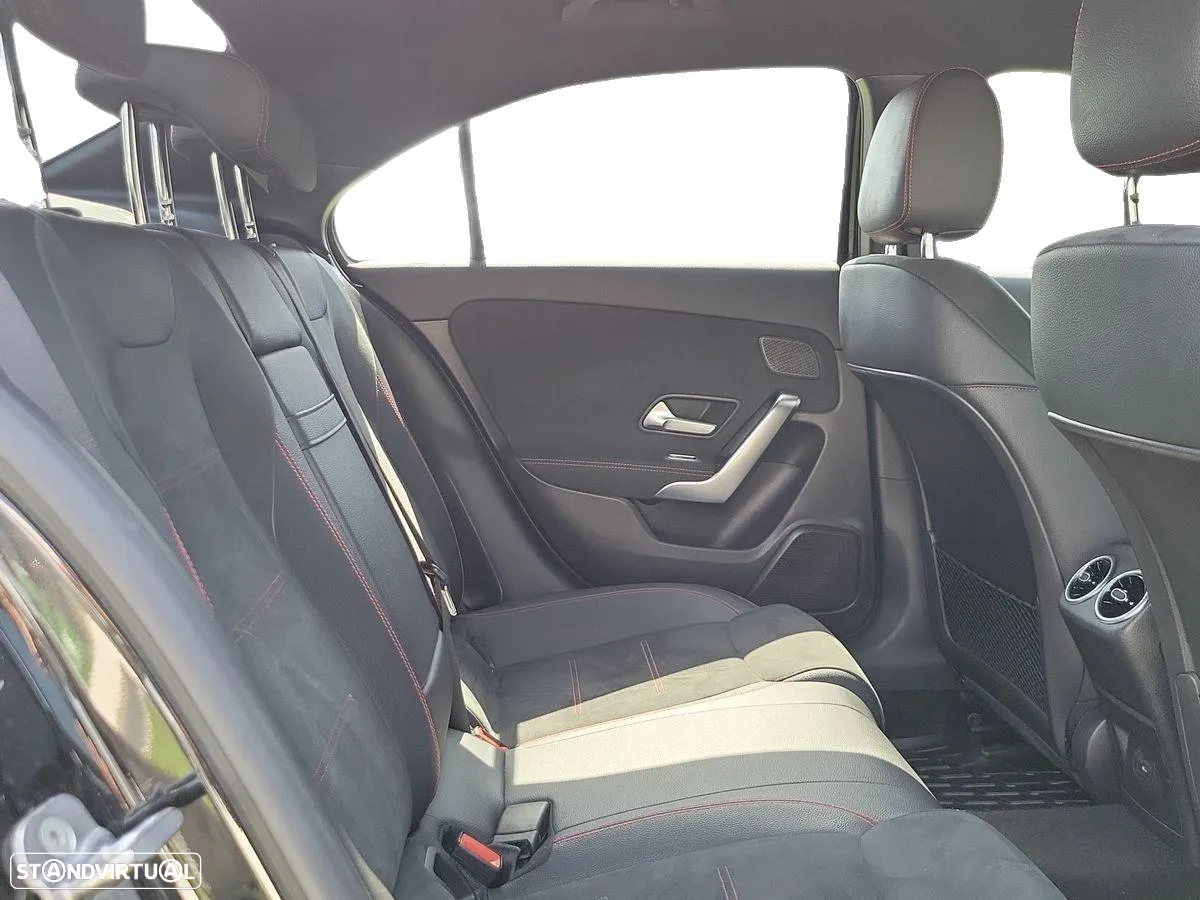 Mercedes-Benz A 250 Limousine e AMG Line - 13
