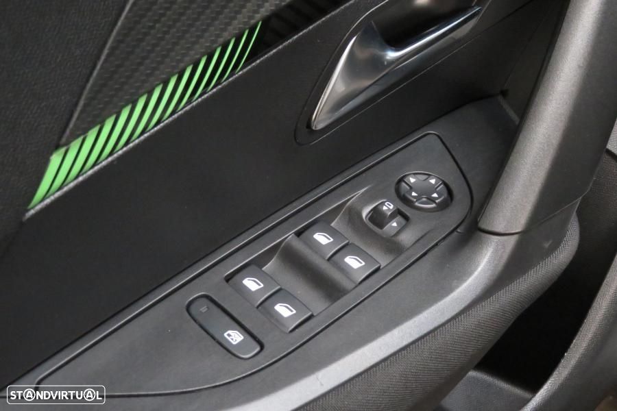 Peugeot 2008 1.2 PureTech Active Pack - 23