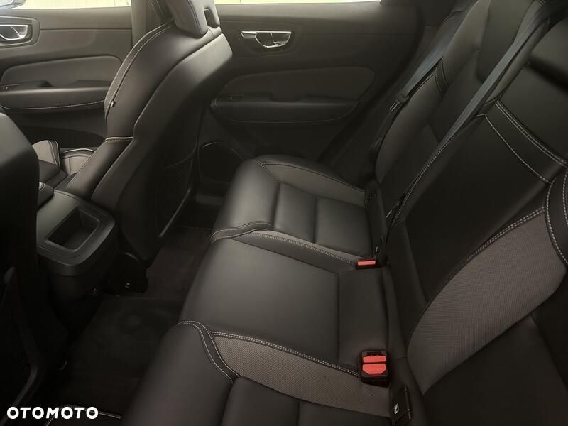 Volvo XC 60 B4 B R-Design - 19