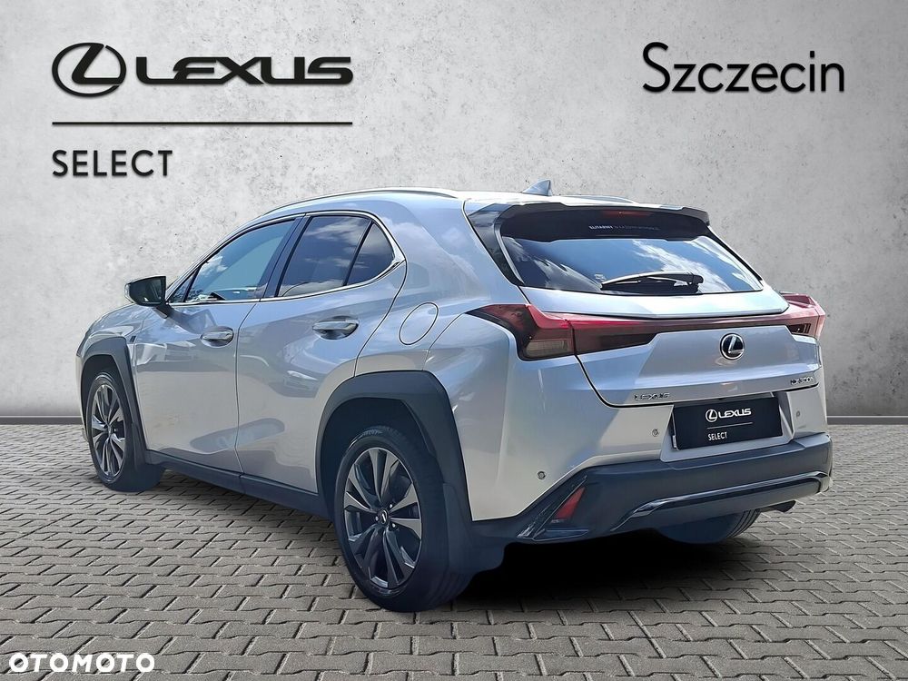 Lexus UX 300h F Sport Design - 3
