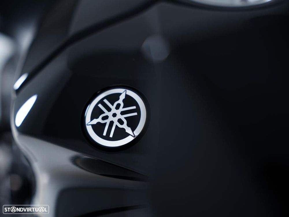 Yamaha R 1 - 14