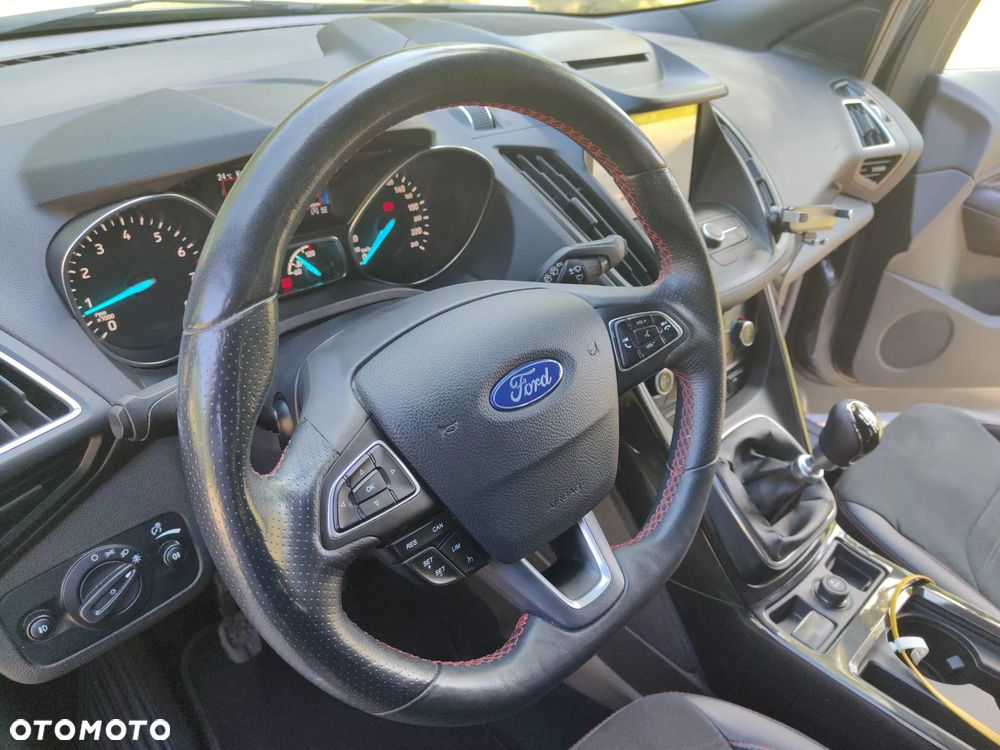 Ford Kuga 1.5 EcoBoost 2x4 ST-Line - 23