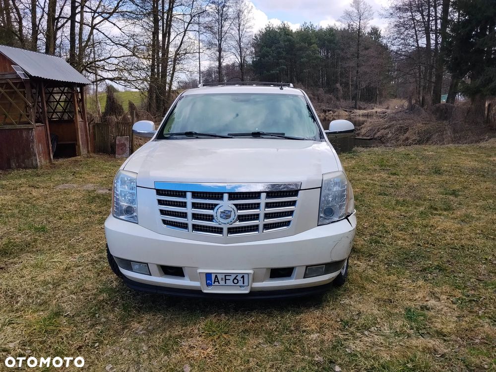 Cadillac Escalade - 2