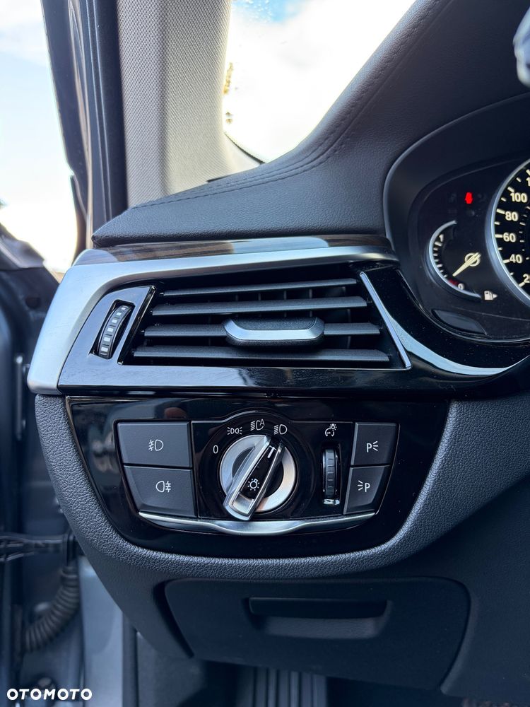 BMW Seria 5 530i GPF Luxury Line sport - 14