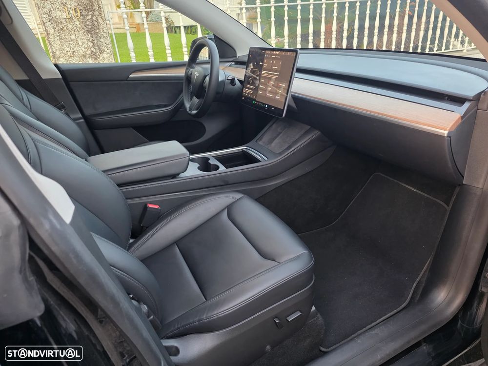 Tesla Model Y Long Range Dual Motor AWD - 16