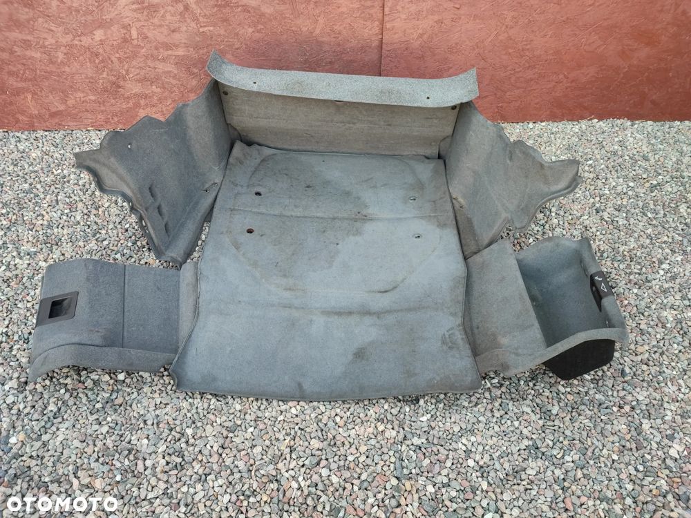 BMW E38 ORYGINALNY KPL. BOCZKÓW / WYGŁUSZENIE / TAPICERKA BAGAŻNIKA POD NAWIGACJĘ  O NR. 8 208 359 / 8 125 930 OEM