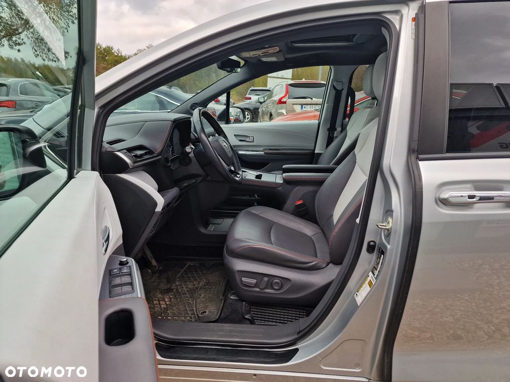 Toyota Sienna - 11