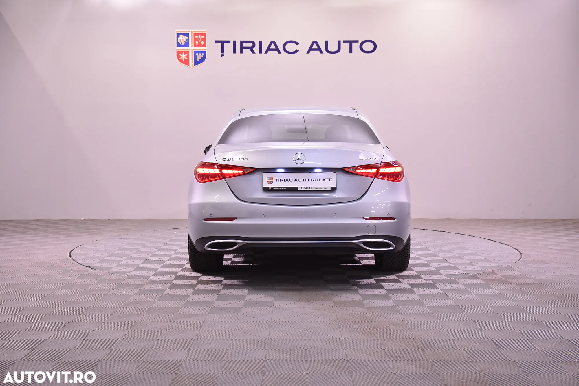 Mercedes-Benz C 300 de 4Matic 9G-TRONIC AMG Line - 4