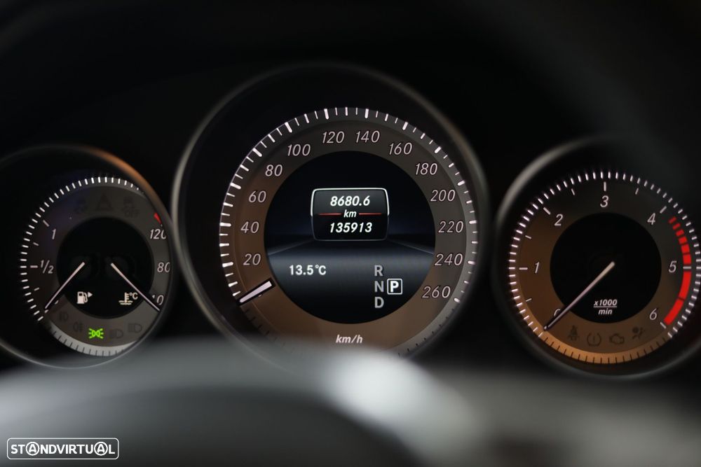 Mercedes-Benz E 250 BlueTEC Avantgarde Auto. - 12