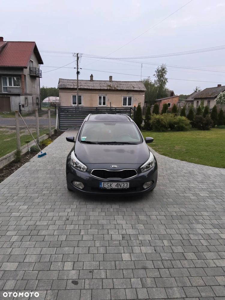 Kia Ceed 1.6 CRDi 128 Dream Team Edition - 4